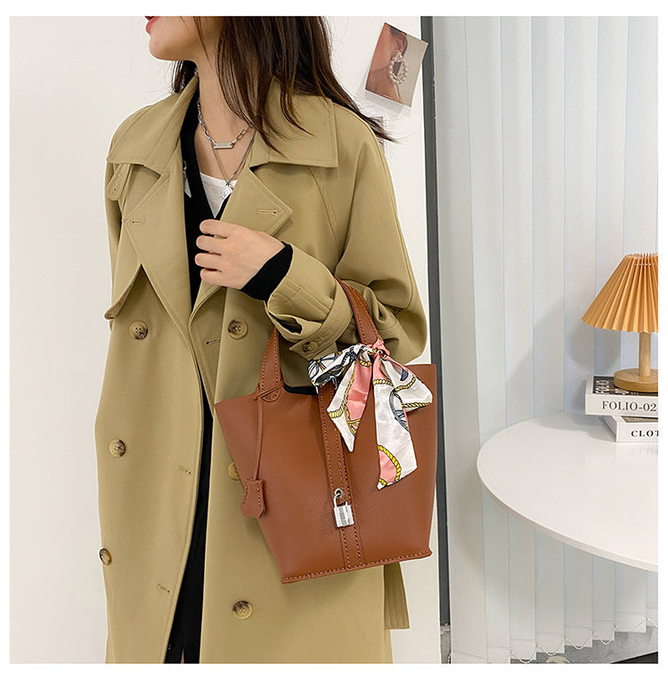 Handmade large capacity textured retro handbag gift