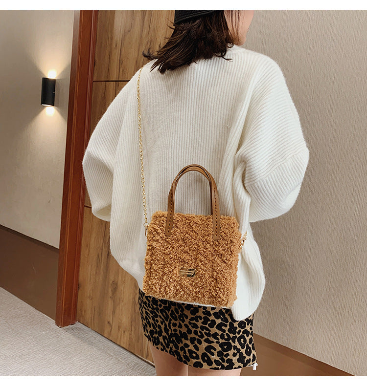 Make a handmade bag with DIY gift materials and give it to your girlfriend or best friend