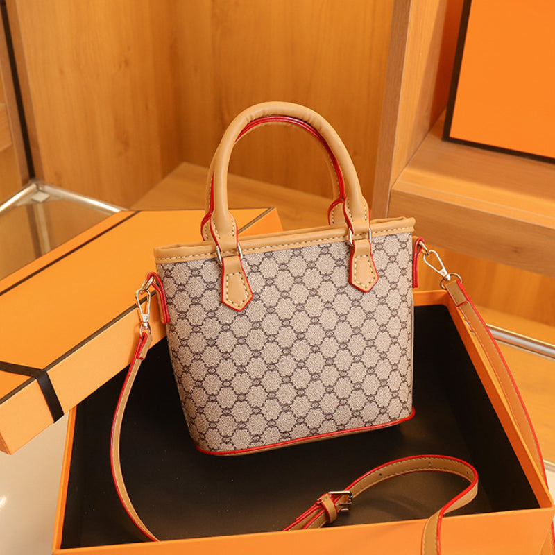 Make your own hand-woven tote bag for your girlfriend