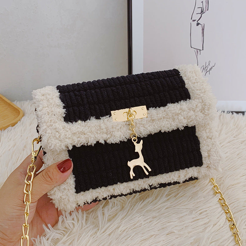 Matériaux élégants pour la fabrication de sacs DIY pour des cadeaux cousus à la main et des sacs à bandoulière chics.