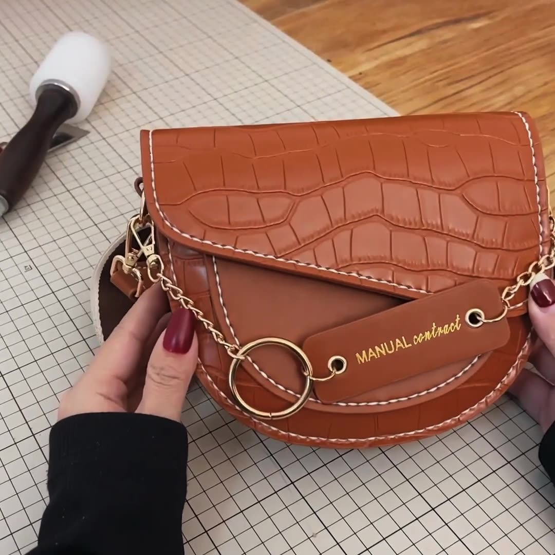 Handmade retro high-end messenger bag
