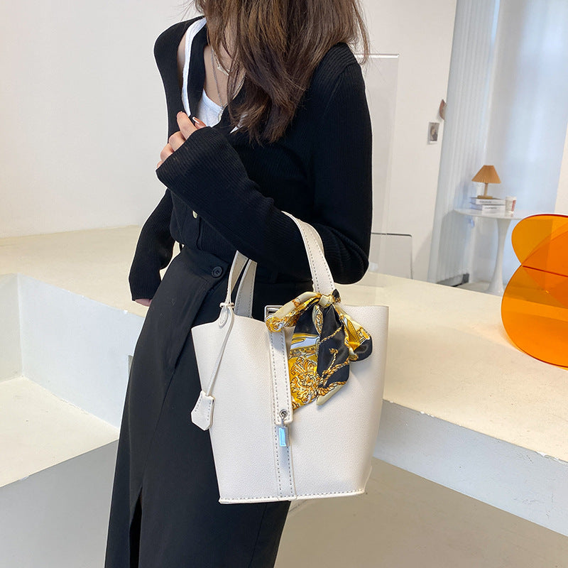 Handmade large capacity textured retro handbag gift