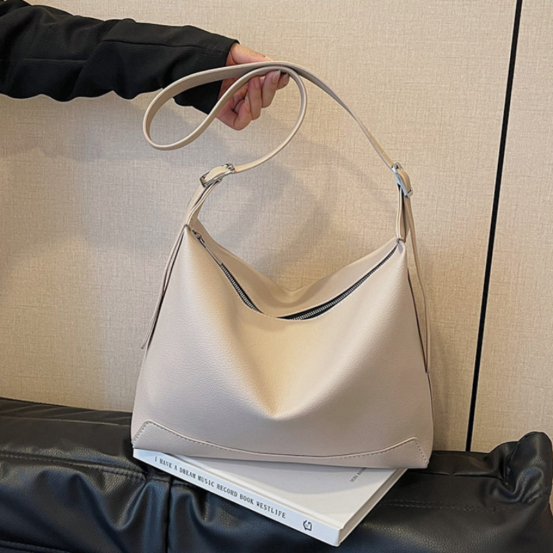 Create a personalized tote bag for your girlfriend with our DIY weaving kit