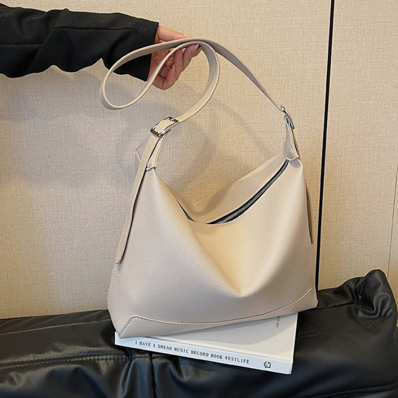 Create a personalized tote bag for your girlfriend with our DIY weaving kit