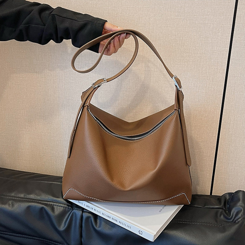 Create a personalized tote bag for your girlfriend with our DIY weaving kit