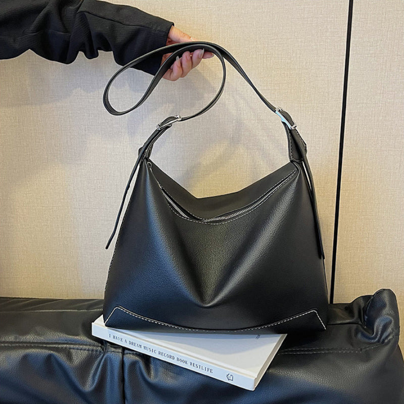 Create a personalized tote bag for your girlfriend with our DIY weaving kit