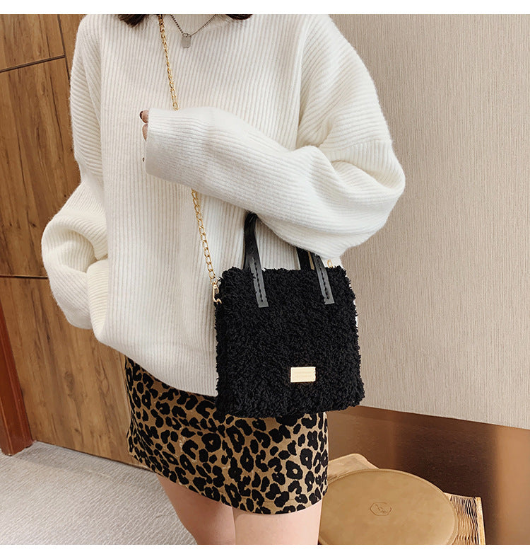 Fabriquez un sac fait main avec des matériaux de bricolage et offrez-le à votre petite amie ou à votre meilleure amie