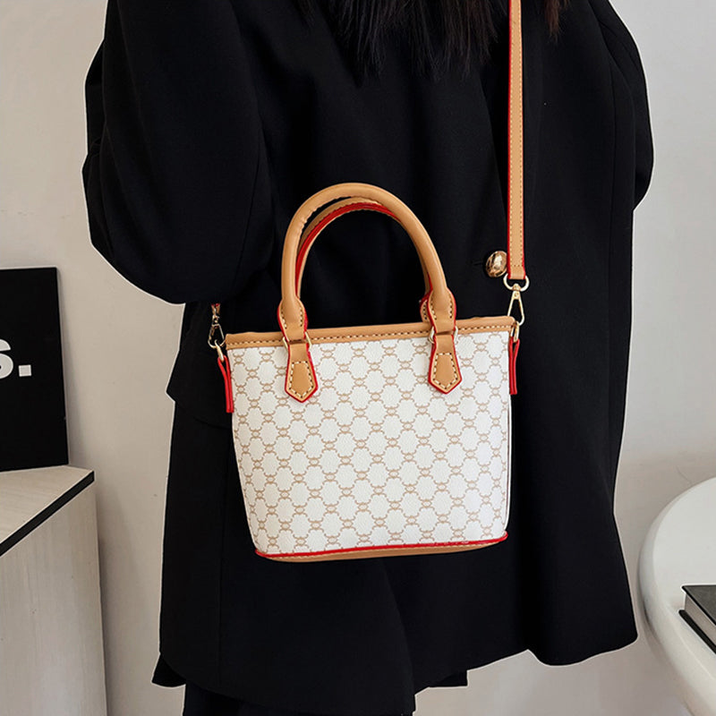 Make your own hand-woven tote bag for your girlfriend