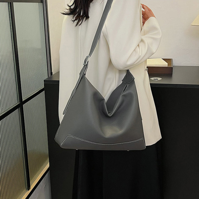 Create a personalized tote bag for your girlfriend with our DIY weaving kit