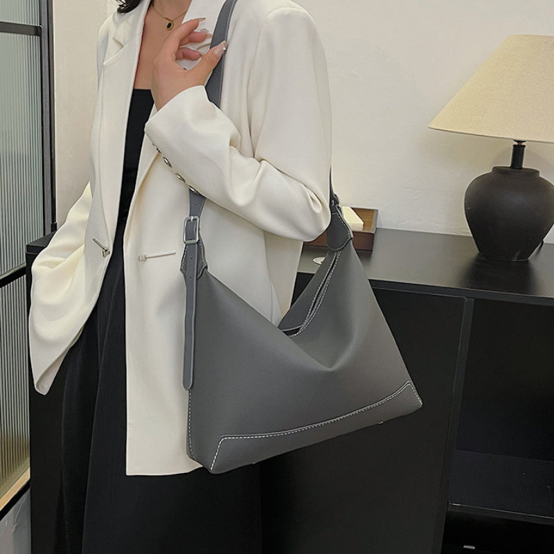 Create a personalized tote bag for your girlfriend with our DIY weaving kit