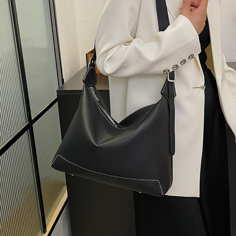 Create a personalized tote bag for your girlfriend with our DIY weaving kit