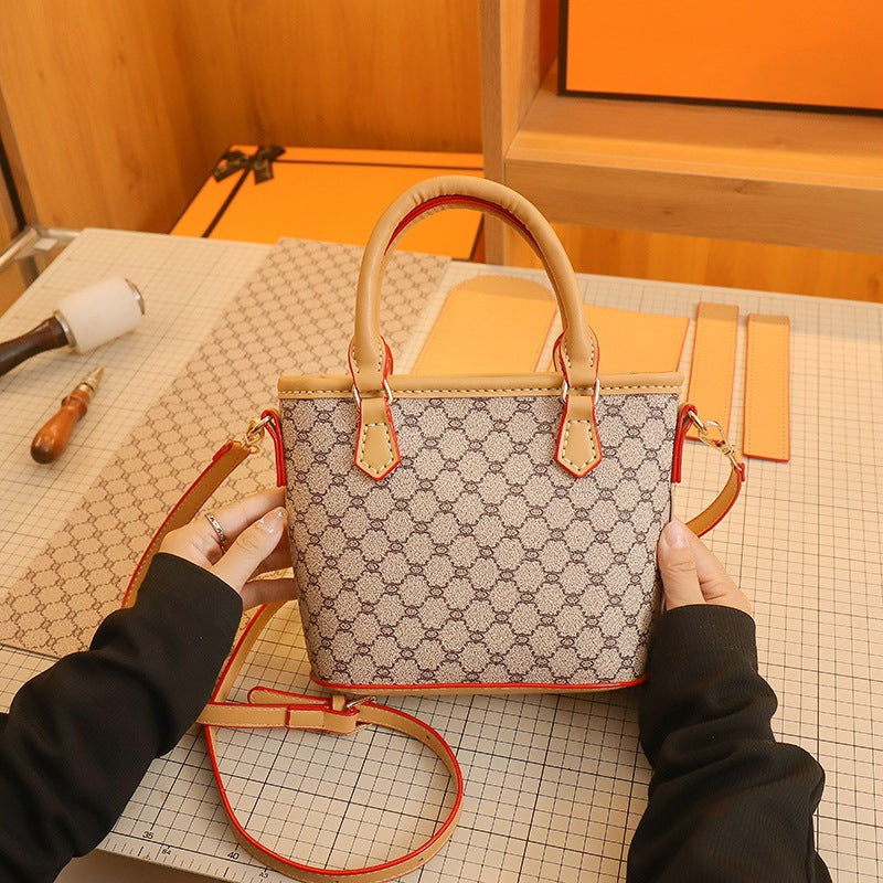 Make your own hand-woven tote bag for your girlfriend