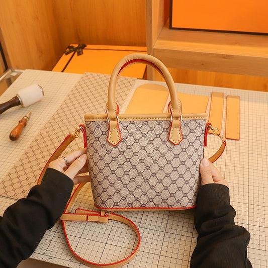 Make your own hand-woven tote bag for your girlfriend