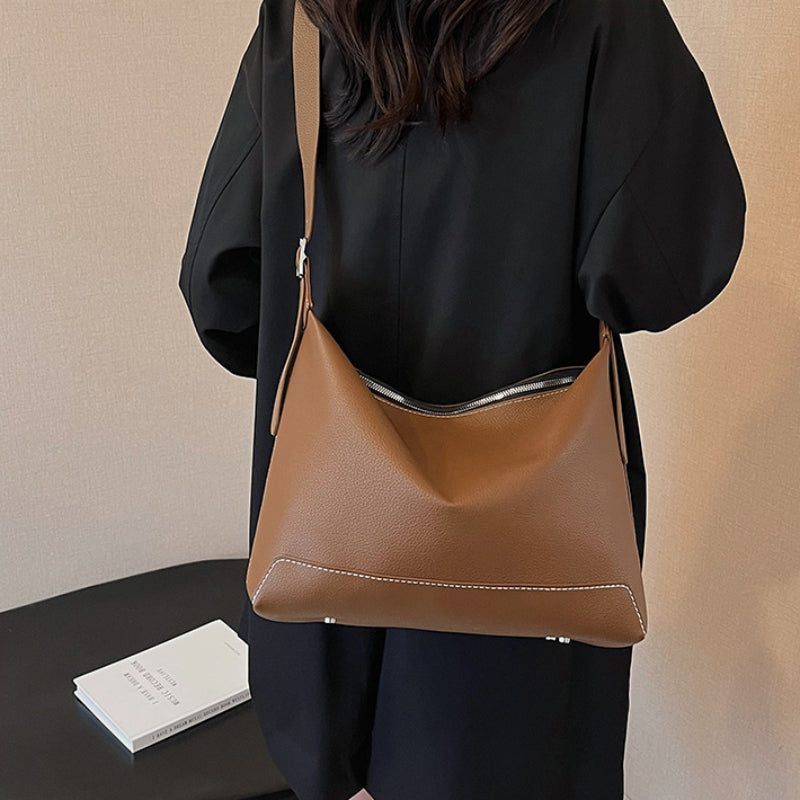 Create a personalized tote bag for your girlfriend with our DIY weaving kit