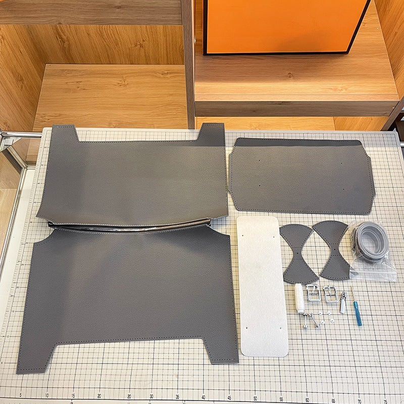 Create a personalized tote bag for your girlfriend with our DIY weaving kit