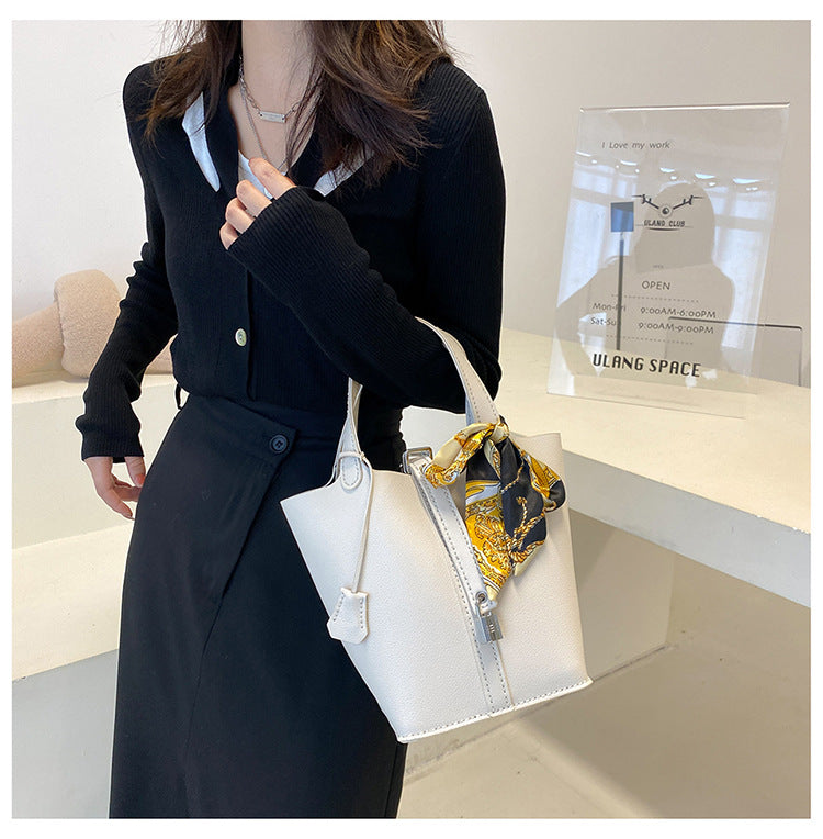 Handmade large capacity textured retro handbag gift