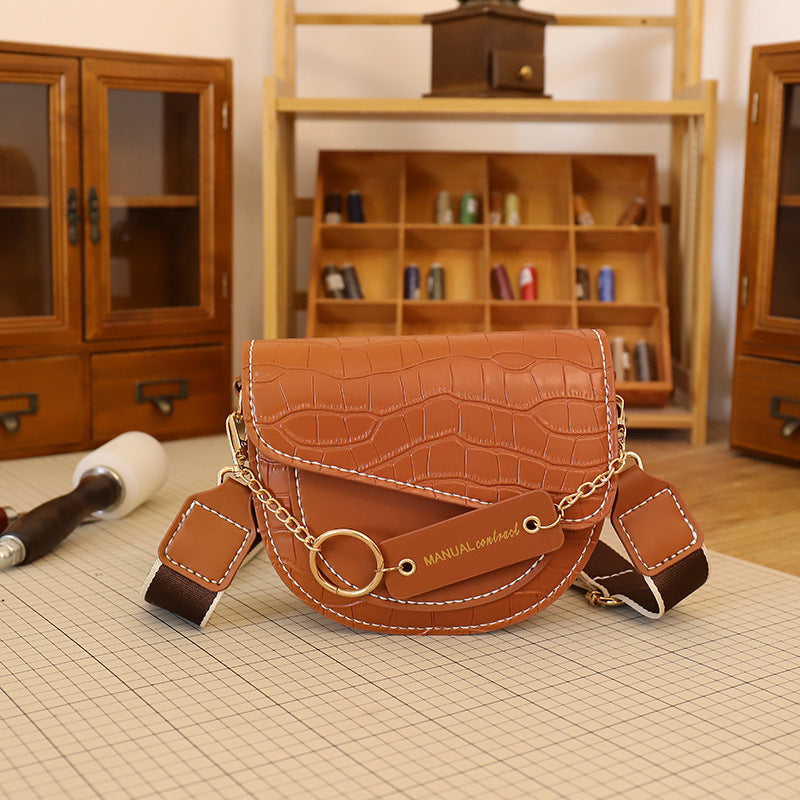 Handmade retro high-end messenger bag